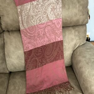 Gold and pinks paisley Pashmina style shawl